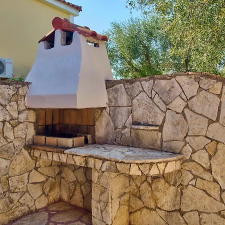 Willa Ariadne Periyali